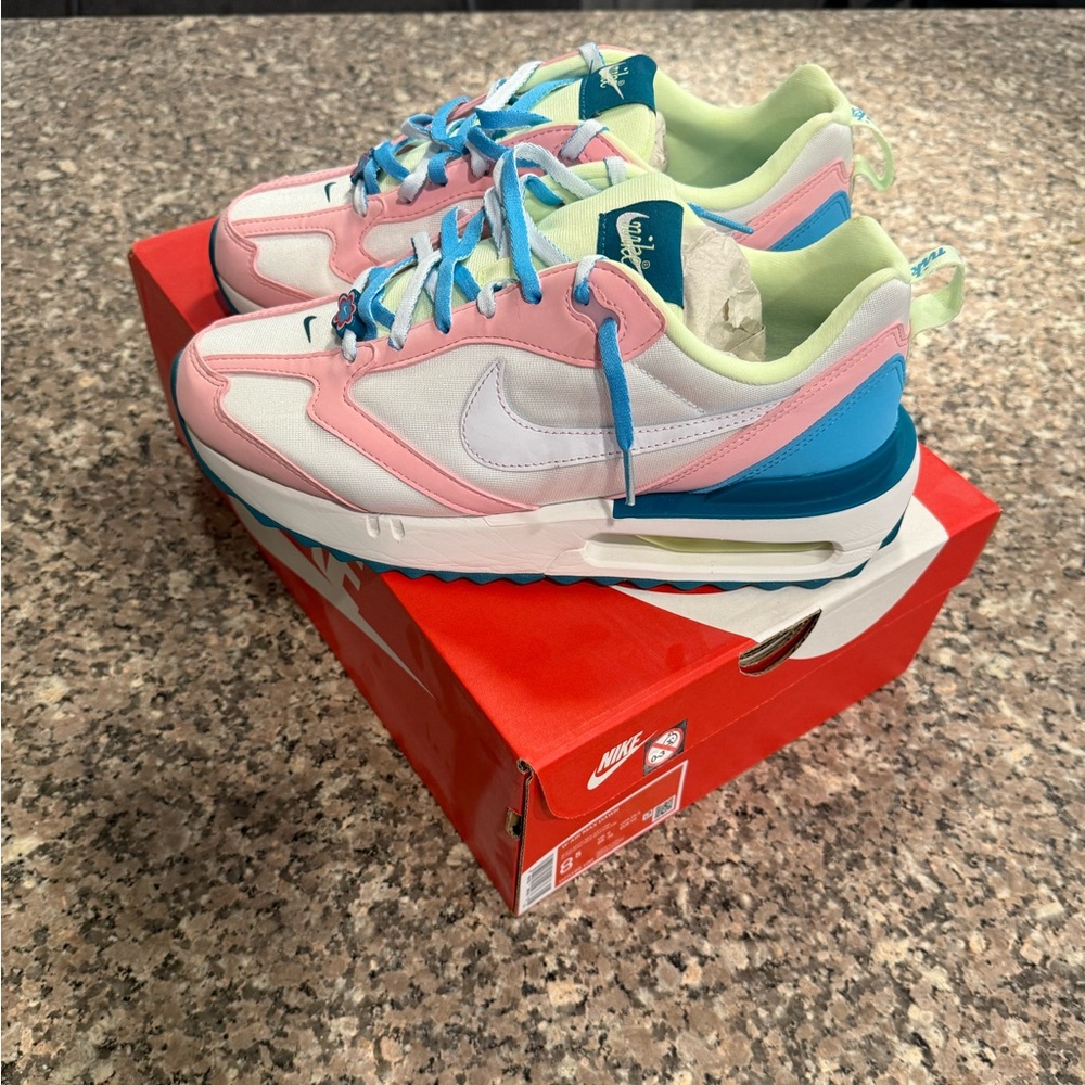 Nike Air Max Dawn in White and Soft Pink - Like NEW